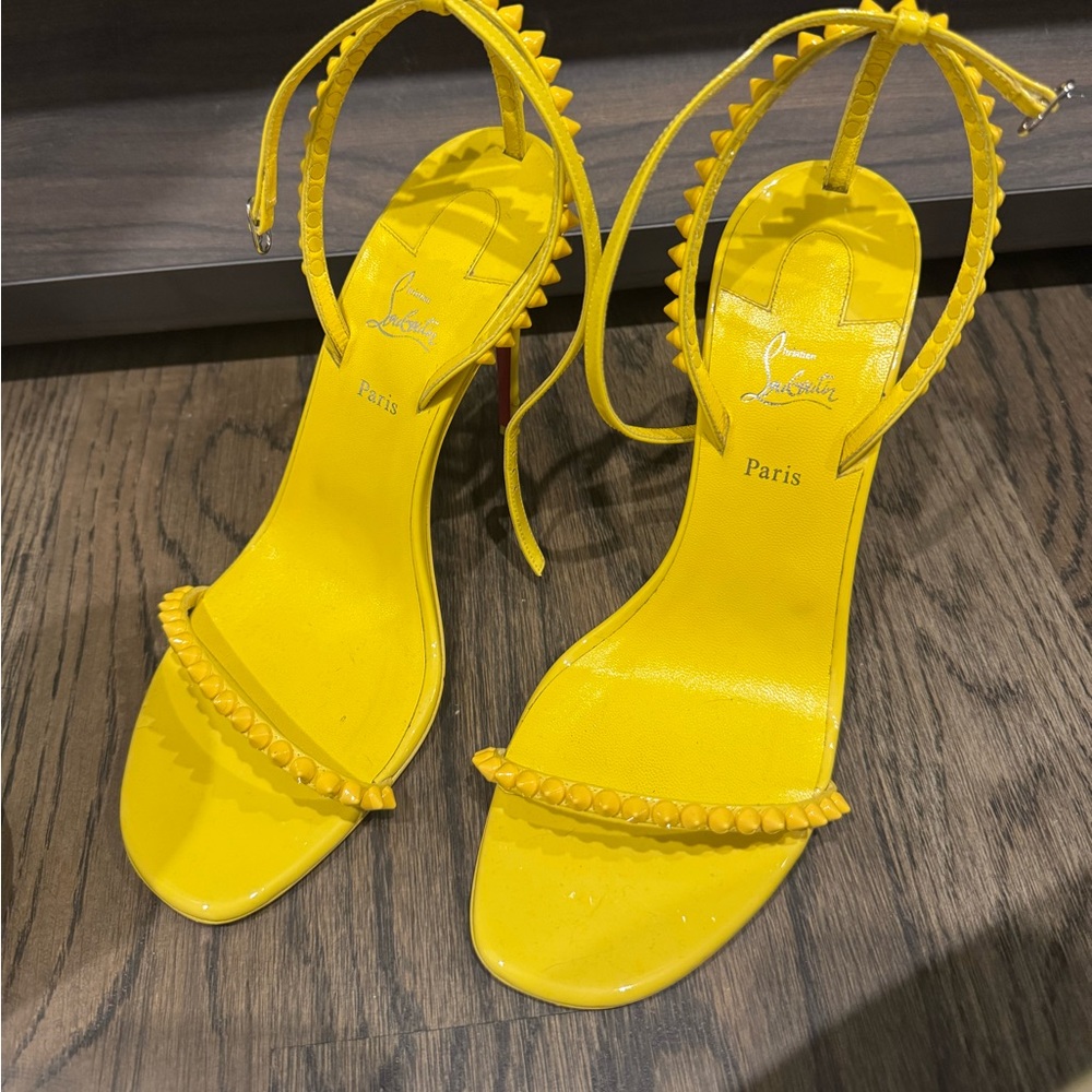 Christian Louboutin So Me Heel 38